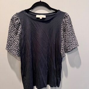 Navy top with flow contrast sleeves
